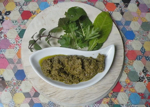 Wildkräuterpesto