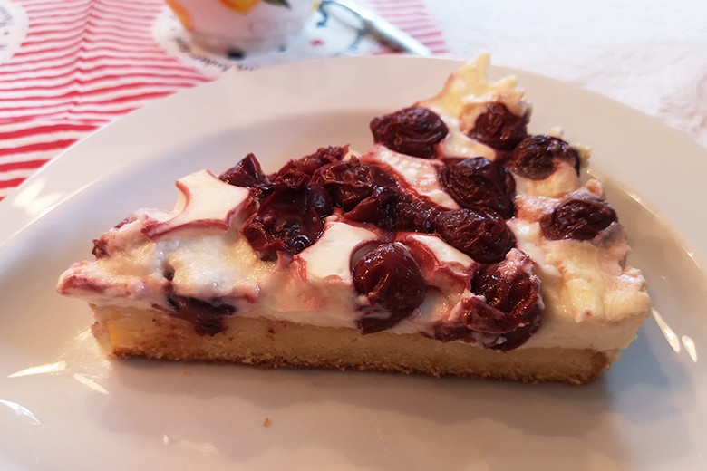 Kirschkuchen mit Sauerrahm