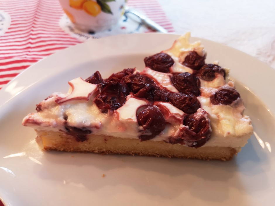 Kirschkuchen mit Sauerrahm