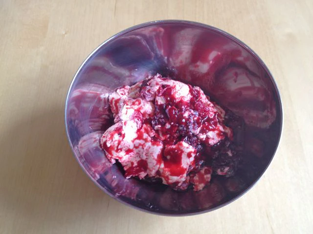 Butter mit Beeren & Zitrone