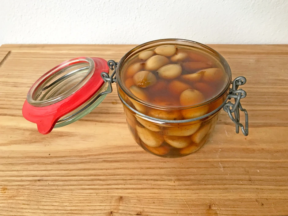 Knoblauch im Rotweinsud