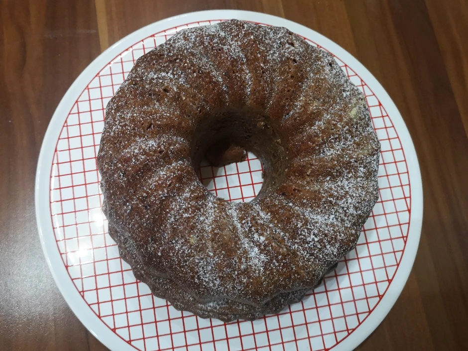 Schoko-Apfel-Nuss-Gugelhupf