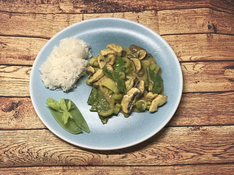 Huhn in gr&uuml;ner Thai-So&szlig;e