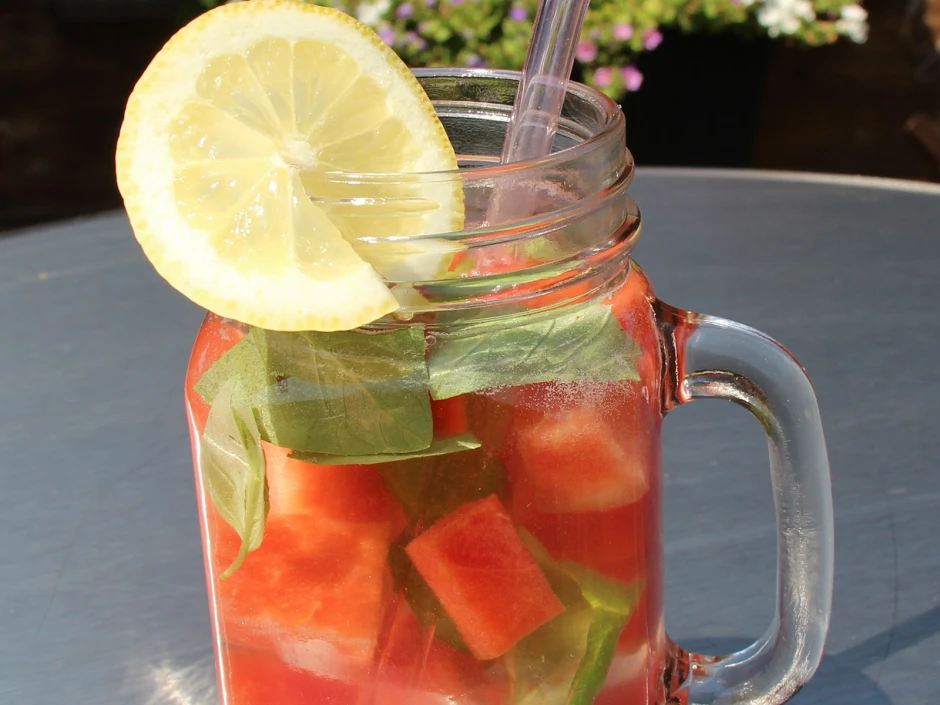 Melonen-Basilikum-Wasser