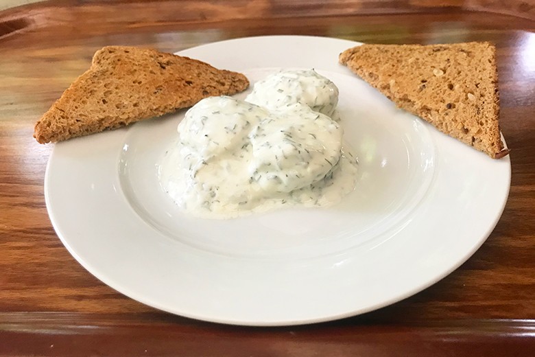 Eier in Dillsoße