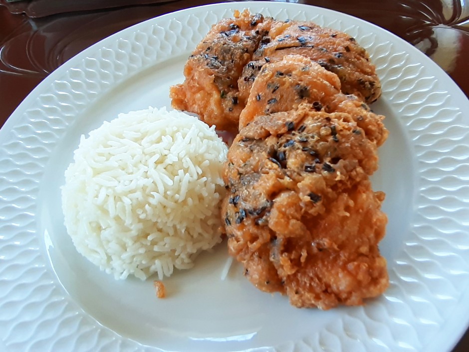 Hendlkeulenschnitzel in Käsepanier