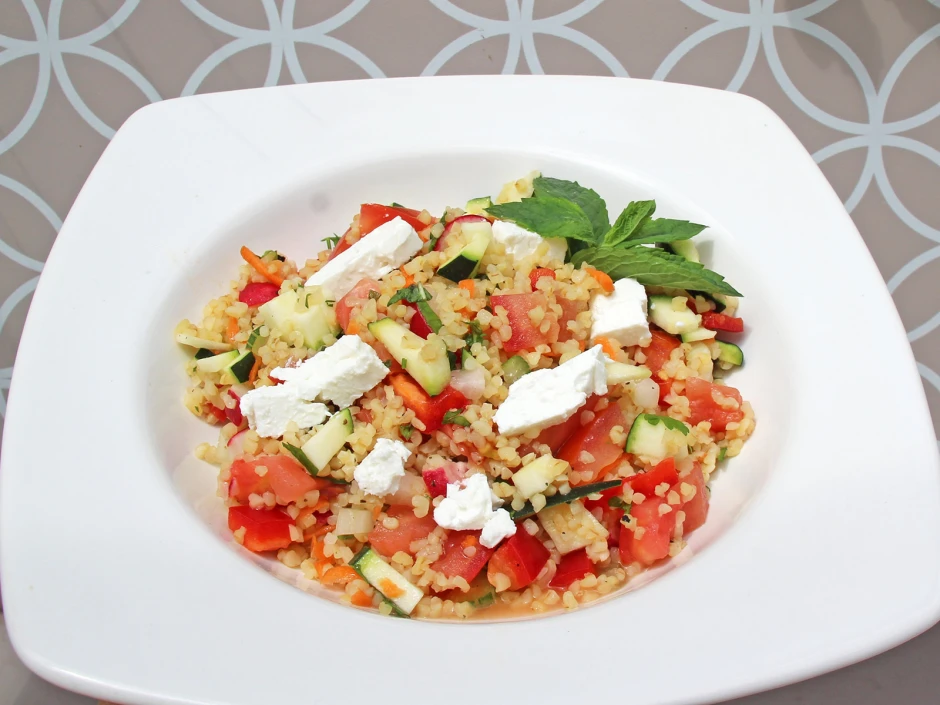 Bulgursalat mit Ziegenkäse
