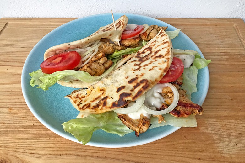 Hühner-Gyros im Fladenbrot