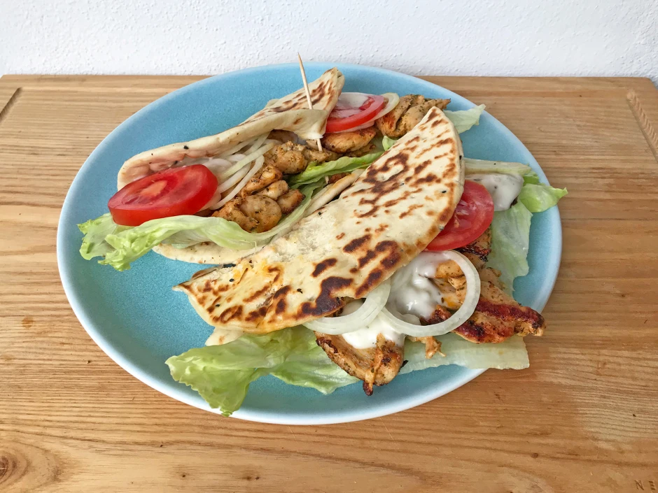 H&uuml;hner-Gyros im Fladenbrot