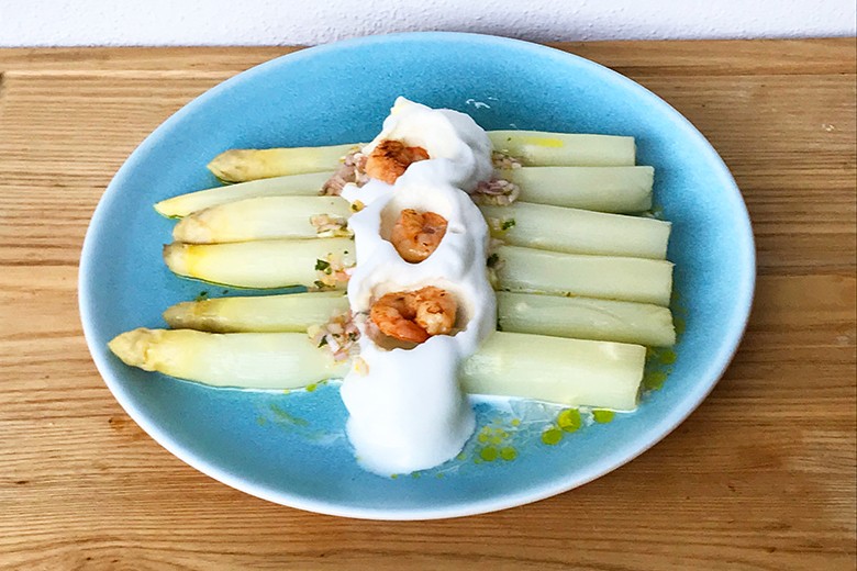 Spargel mit Kren-Schaum