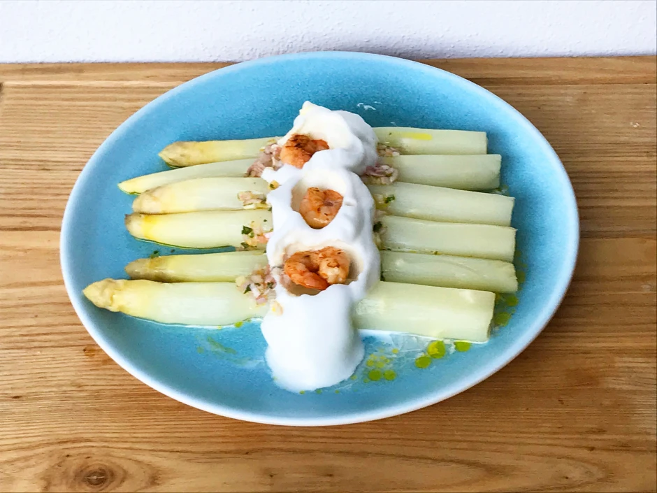 Spargel mit Kren-Schaum