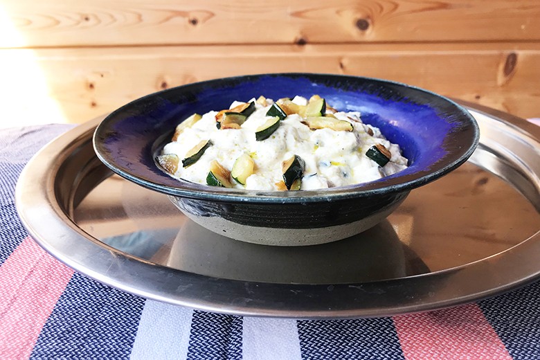 Zucchinisalat mit Joghurt und Topfen