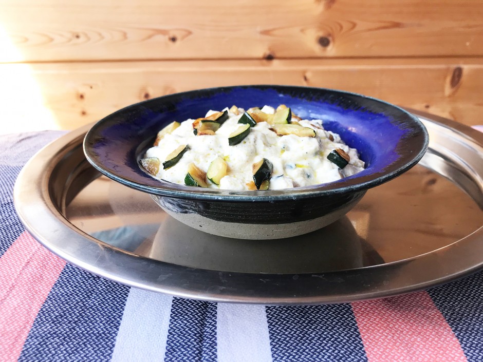 Zucchinisalat mit Joghurt und Topfen