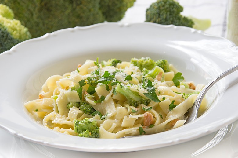 Brokkoli -Mandel Pasta