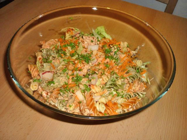 Nudelsalat mit Radieschen