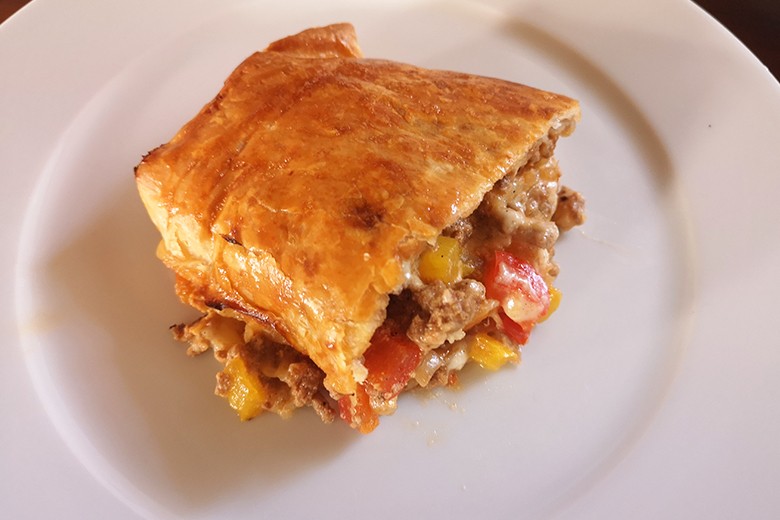 Faschierter-Paprika-Käse-Strudel