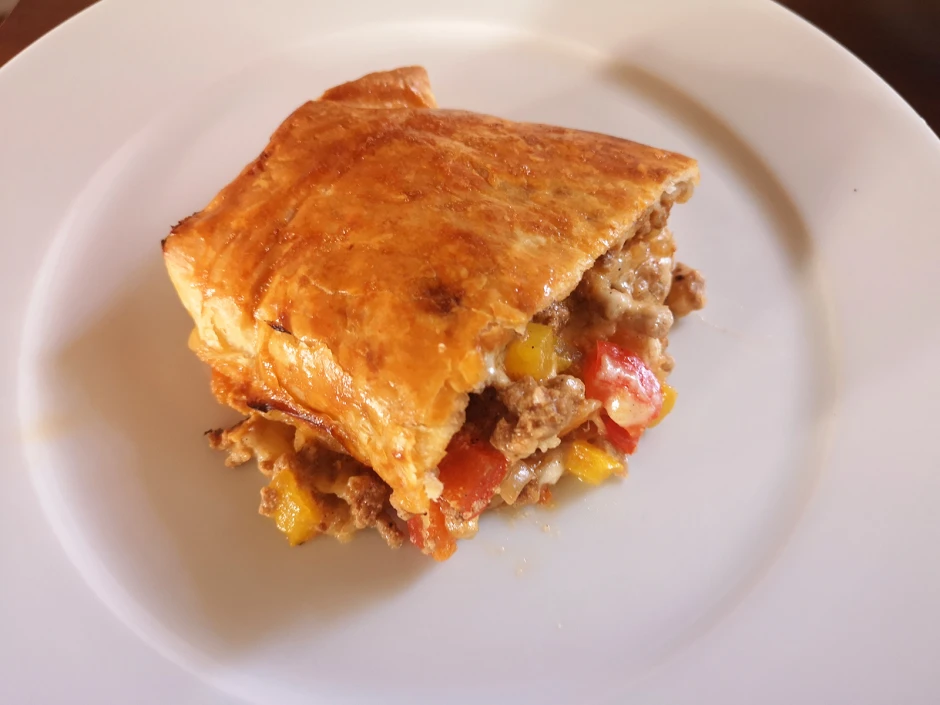 Faschierter-Paprika-Käse-Strudel