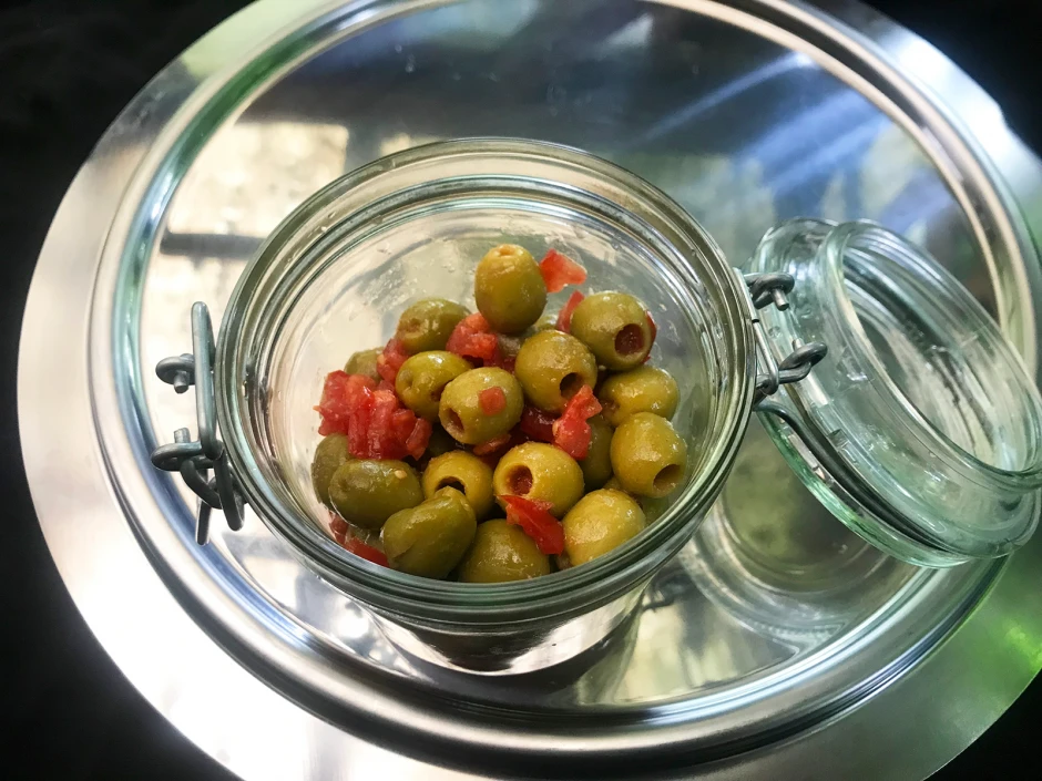 Oliven in Tomatenmarinade