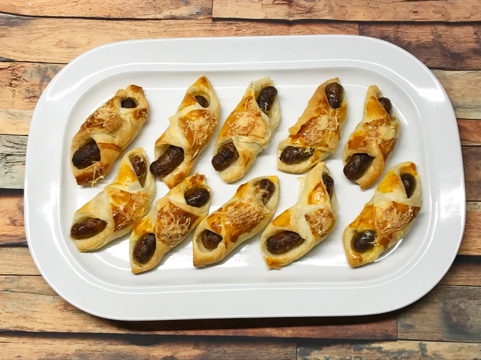Rostbratw&uuml;rste im Bl&auml;tterteig