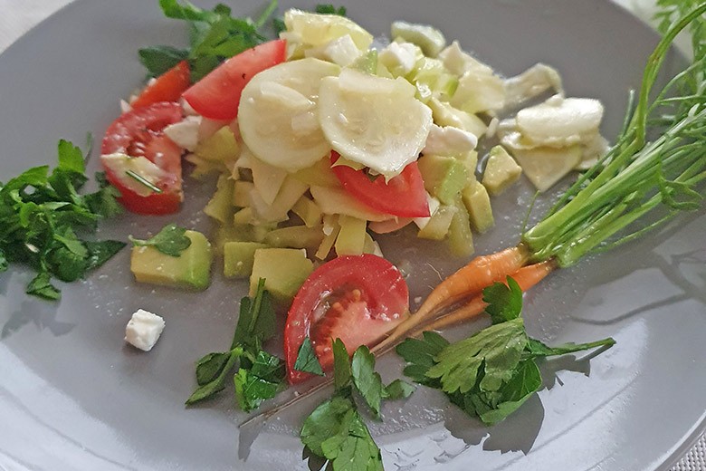 Zucchini-Avocado-Feta-Salat