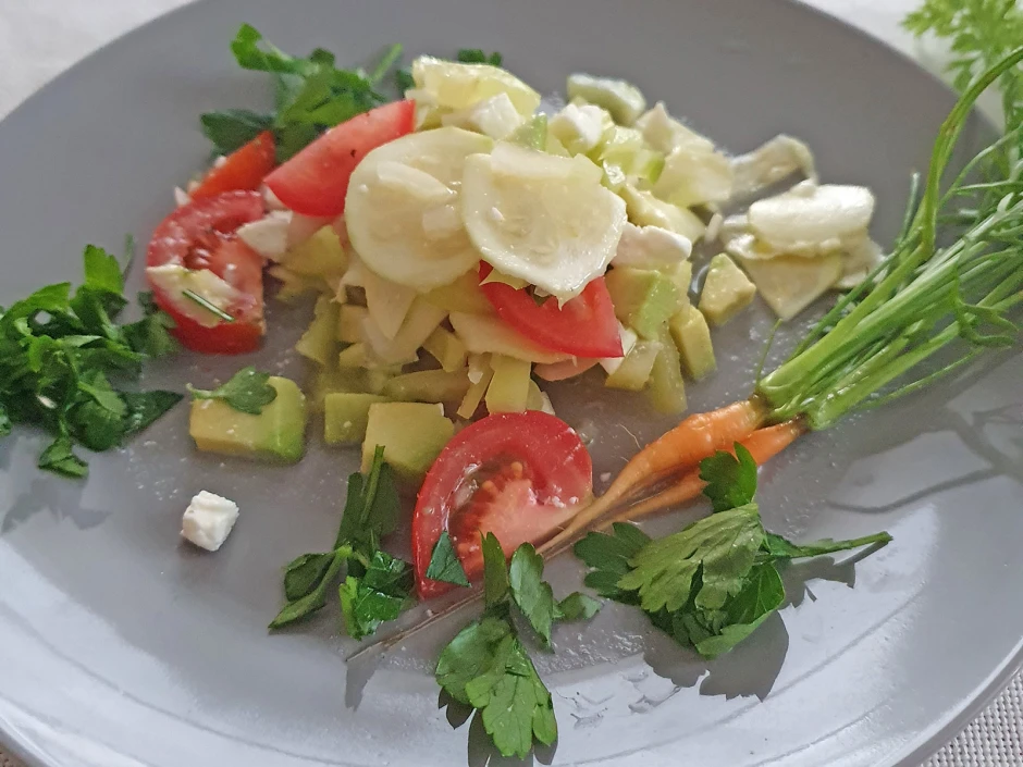 Zucchini-Avocado-Feta-Salat