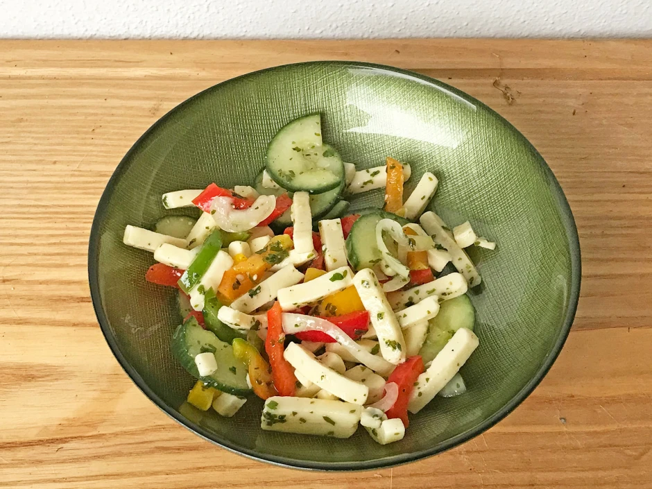 Käsesalat mit Paprika
