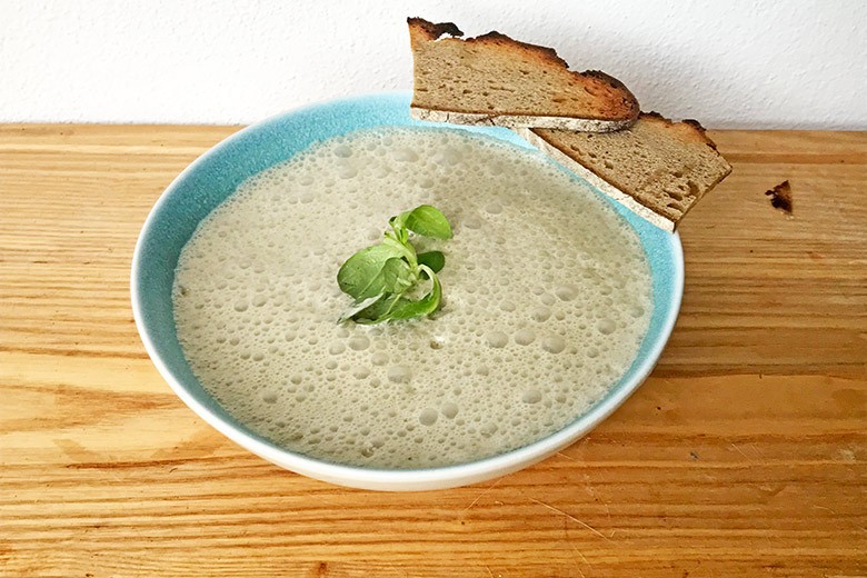 Vogerlsalat-Schaumsuppe