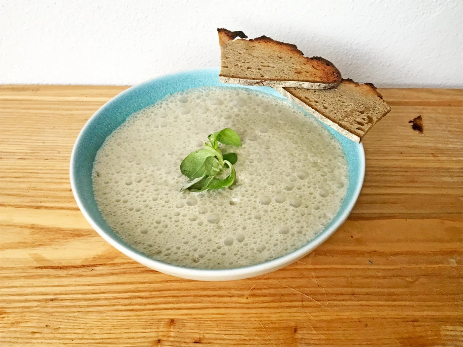 Vogerlsalat-Schaumsuppe