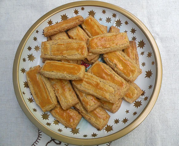 Haselnuss-Stengeli