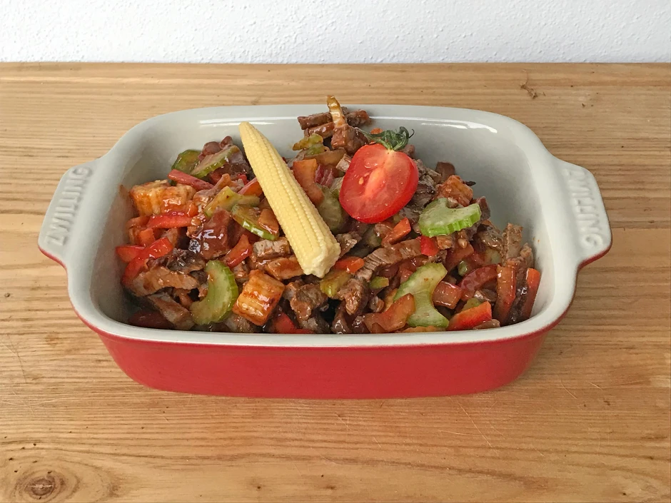 Feuriger Rindfleischsalat