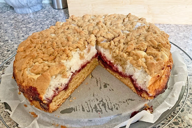 Joghurtcreme-Frucht Kuchen mit Streusel