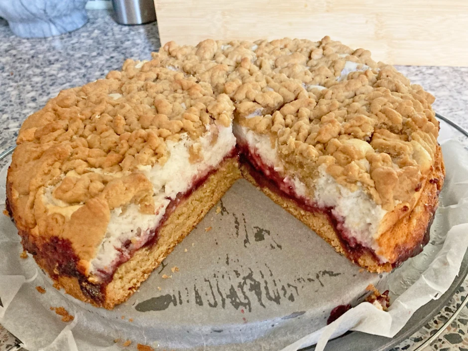 Joghurtcreme-Frucht Kuchen mit Streusel