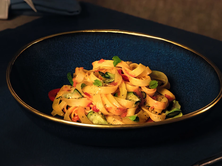 Barilla COLLEZIONE Tagliatelle mit Paprika und Zucchini