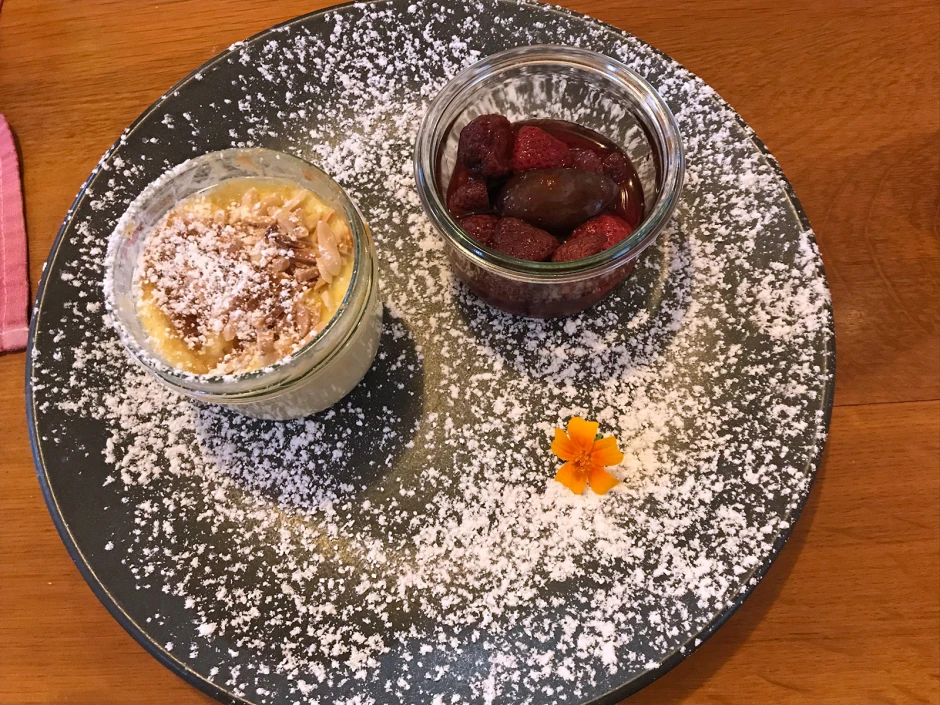 Vanillepudding mit Mandelkruste und Rumtopffr&uuml;chten