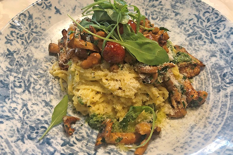 Pasta mit Eierschwammerl