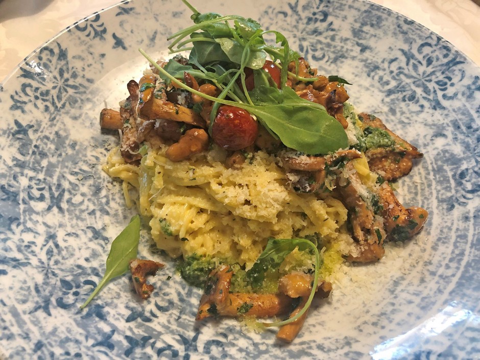Pasta mit Eierschwammerl