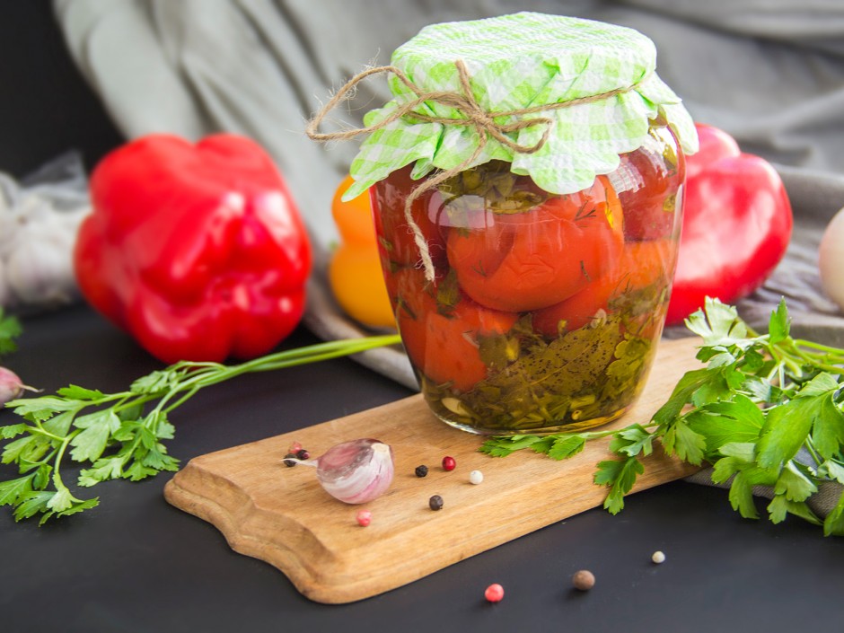 Eingelegter Gurken-Paprika-Mix