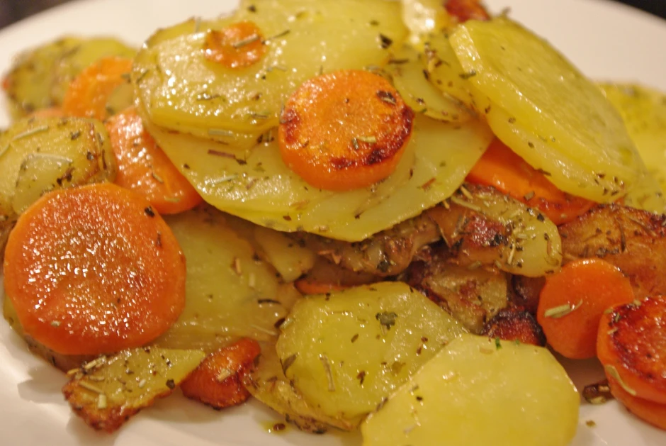 Bratkartoffeln mit Möhren