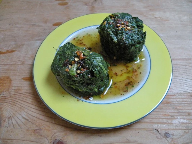 Pikante Spinatb&auml;llchen