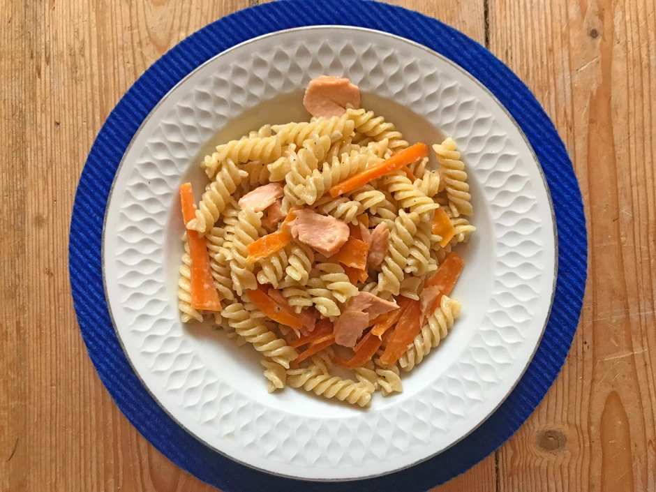 Pasta mit ger&auml;uchertem Lachs und Karotten