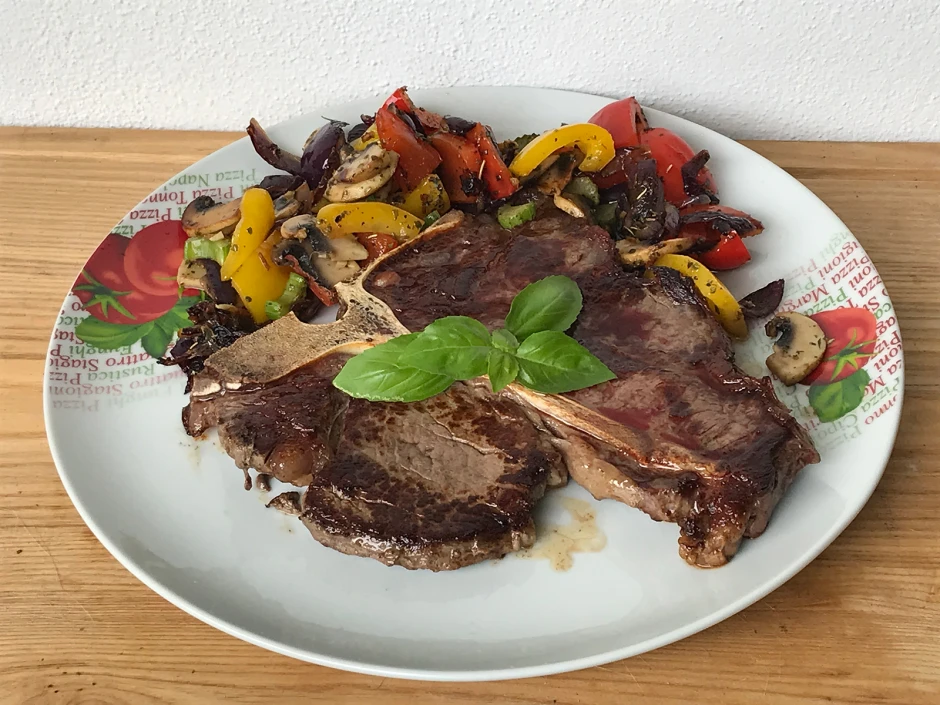 T-Bone-Steak mit R&ouml;stgem&uuml;se