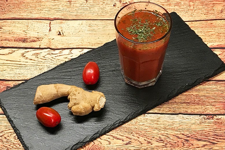 Ingwer-Chrush mit Karottensaft