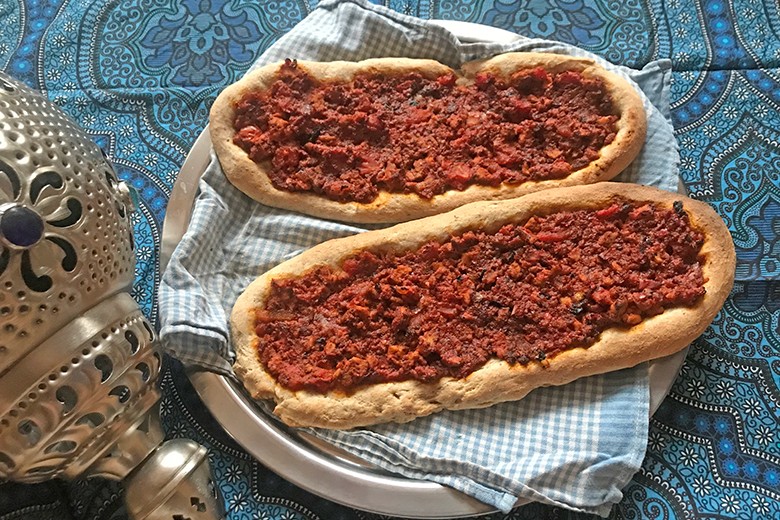 Vegane Teigfladen nach Art der türkischen Pizza