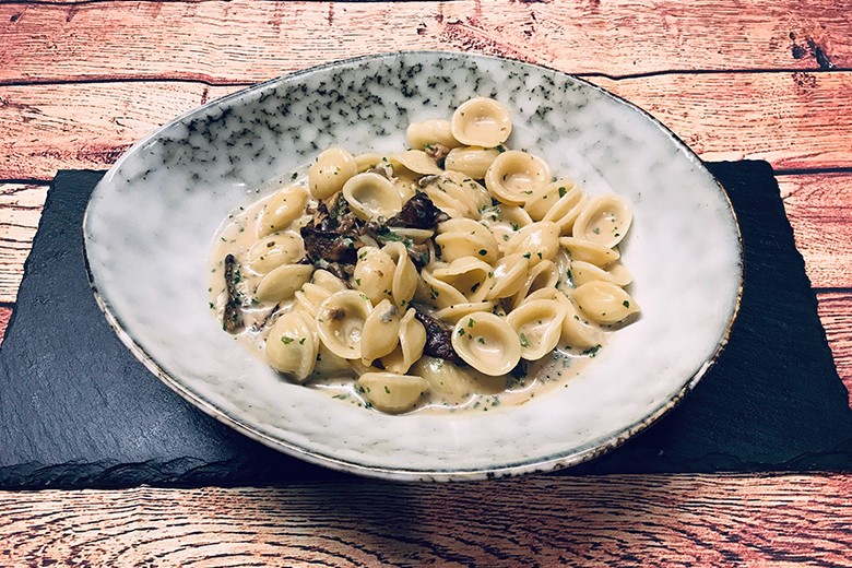 Orecchiette mit Gorgonzola-Steinpilz-Soße