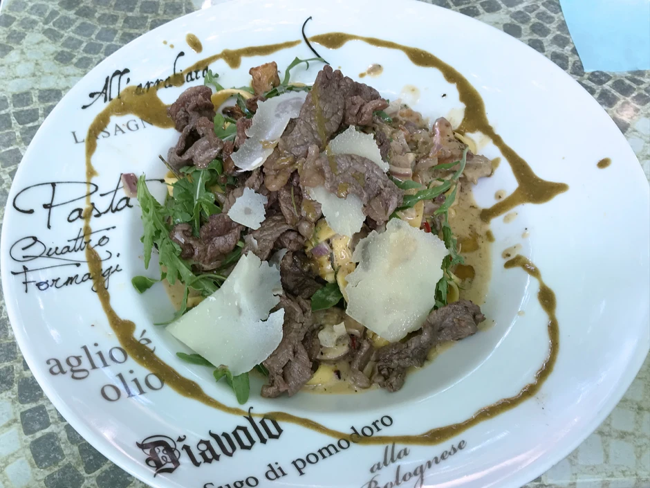 Tagliatelle mit Rind- und Schwammerlso&szlig;e