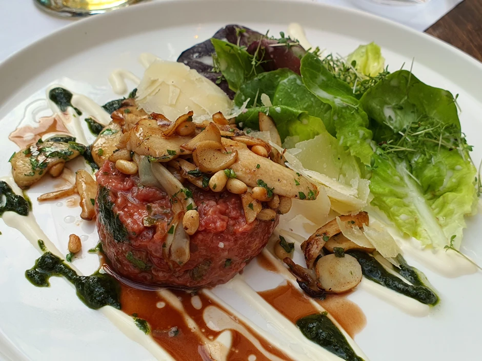 Beef Tatar mit Tr&uuml;ffeln