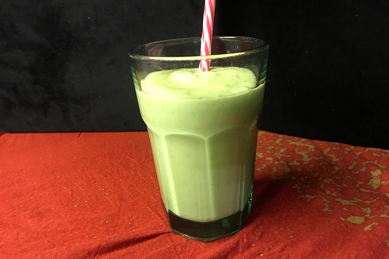 Würziger Avocado-Joghurt-Smoothie