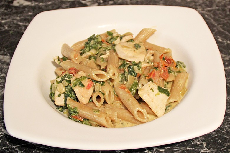 Fusilli mit Spinatsosse und Putenfleisch