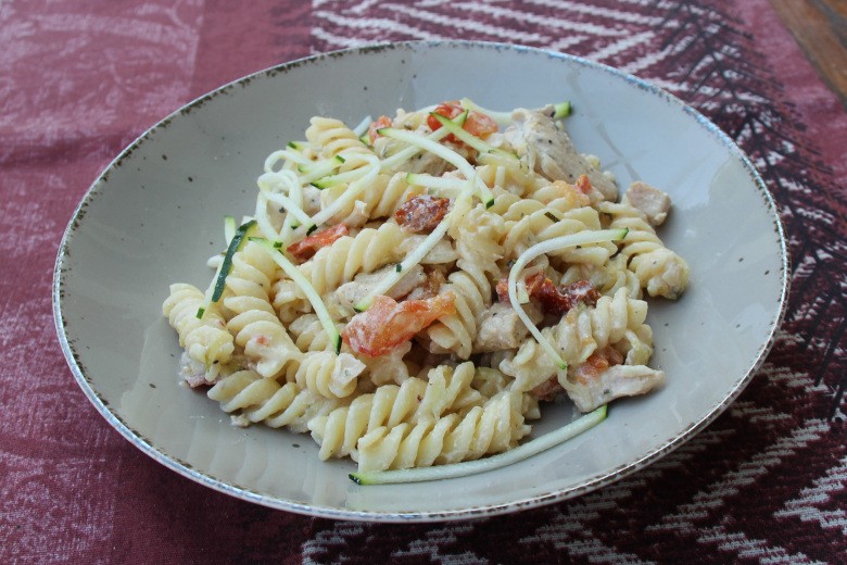 Zucchininudeln mit Putenfleisch