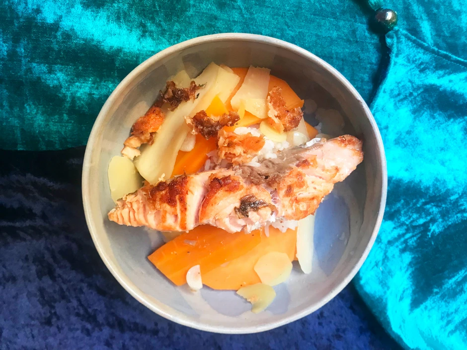 Reistopf mit Wurzelgem&uuml;se und gebratenem Lachs
